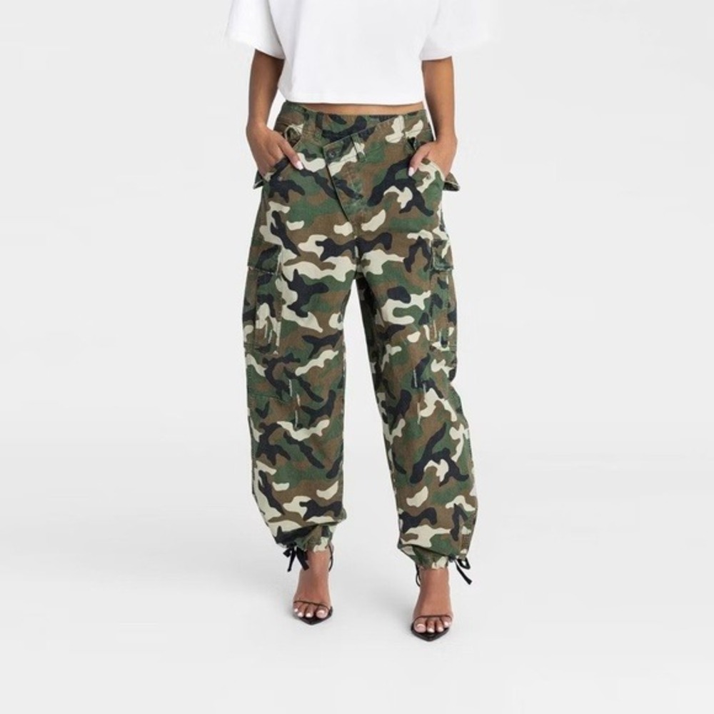 KBB KAHLANA Target XS Extra Small Mid-Rise Straight Leg Cargo Jogger Camo Pant